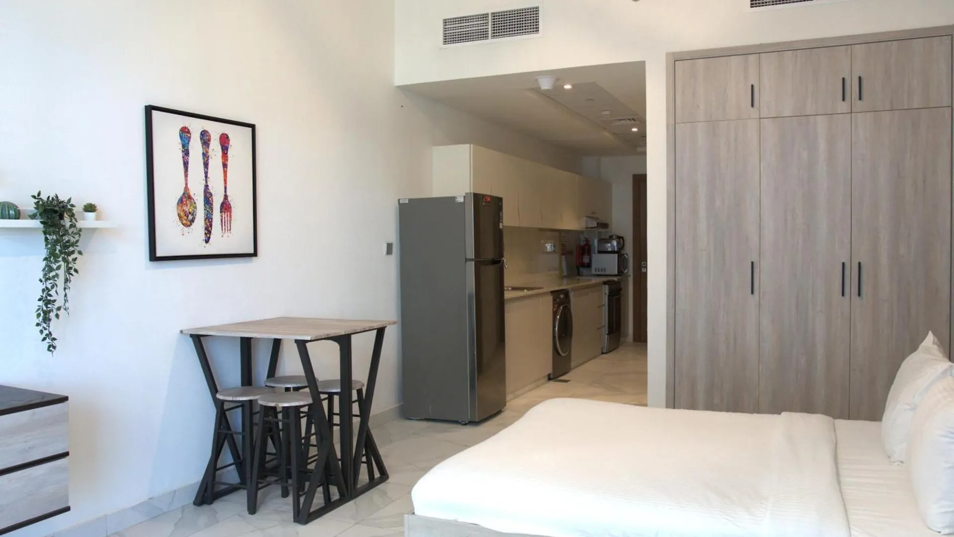 Iconic Studio Canal & Burj View Central, Scenic Serene Dubai 0*,  United Arab Emirates