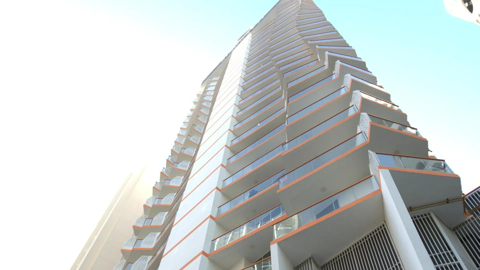 Iconic Studio Canal & Burj View Central, Scenic Serene Dubai Apartment