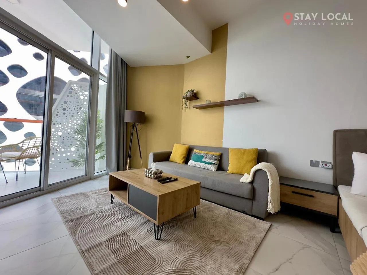 Iconic Studio Canal & Burj View Central, Scenic Serene Dubai