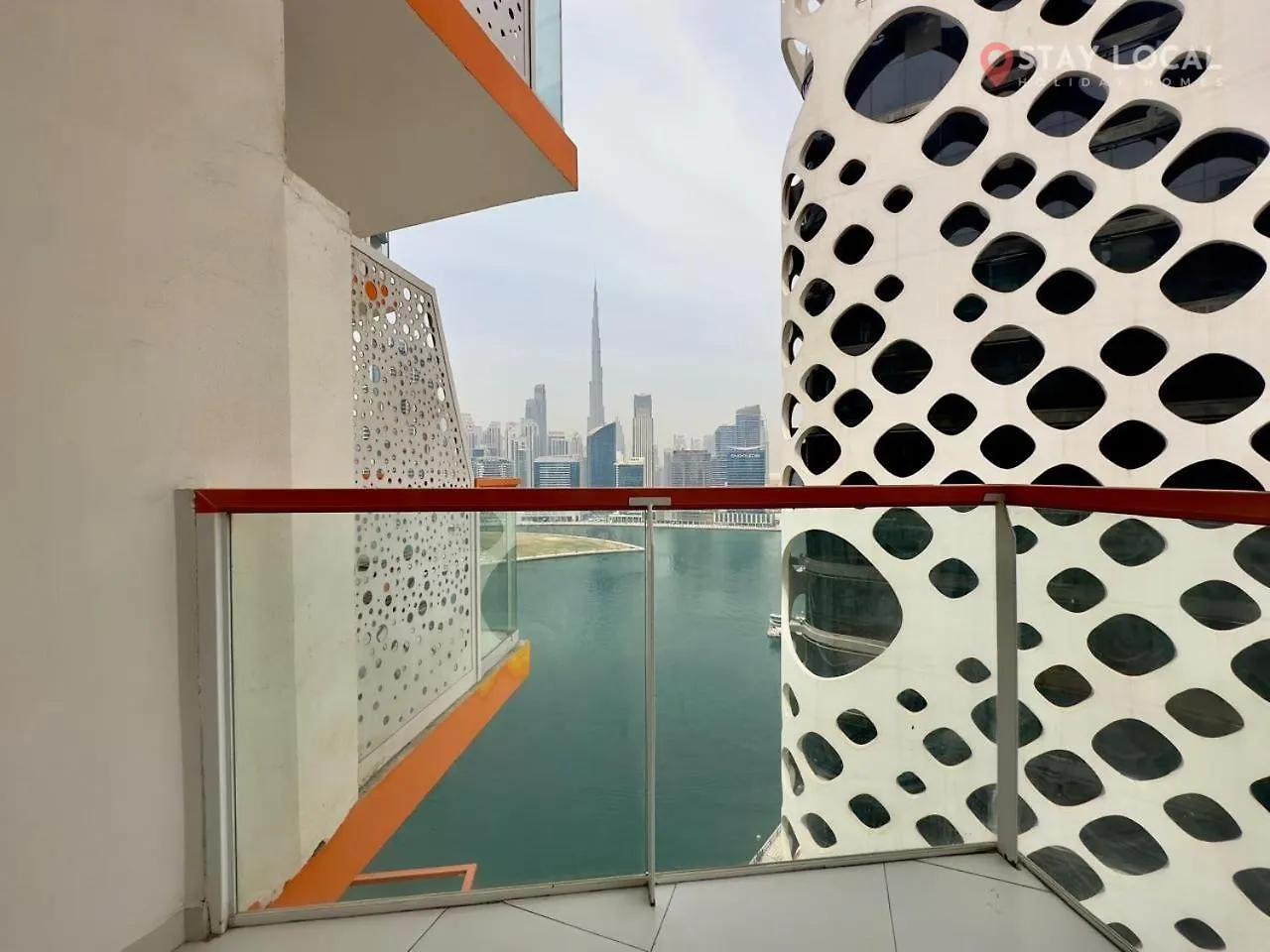 Iconic Studio Canal & Burj View Central, Scenic Serene Dubai