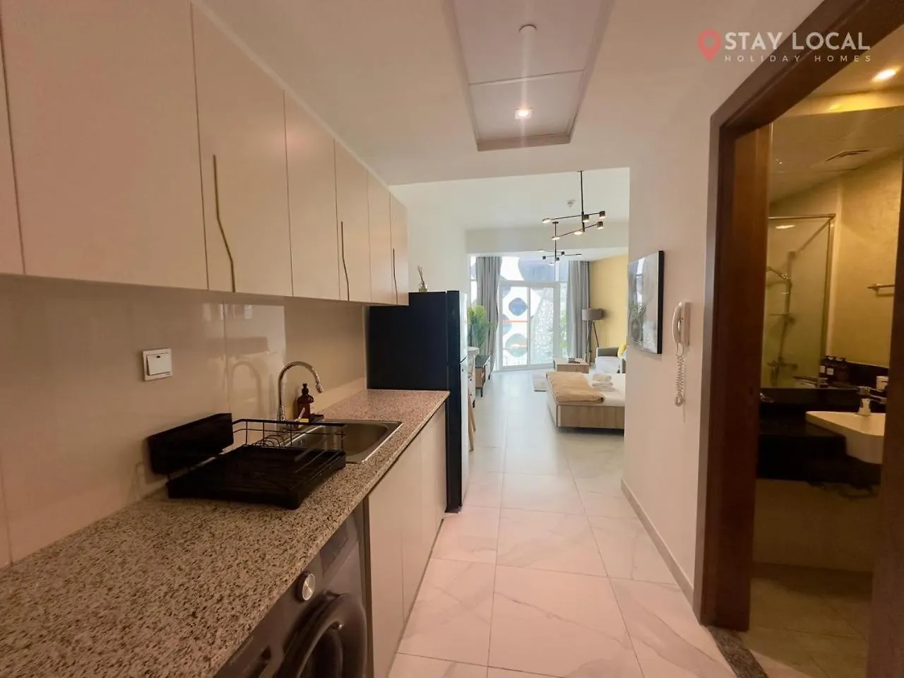 Apartment Iconic Studio Canal & Burj View Central, Scenic Serene Dubai