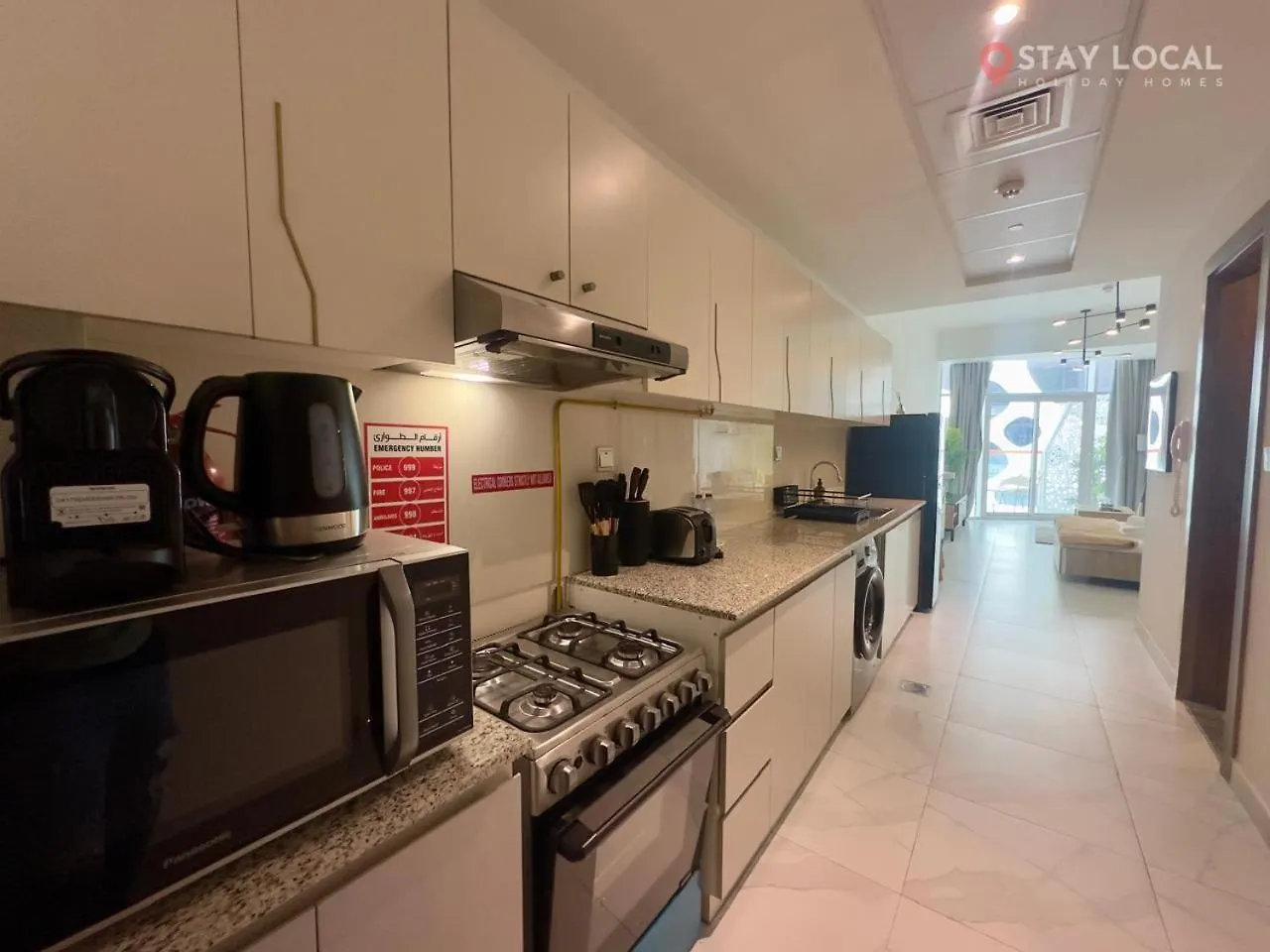 Apartment Iconic Studio Canal & Burj View Central, Scenic Serene Dubai