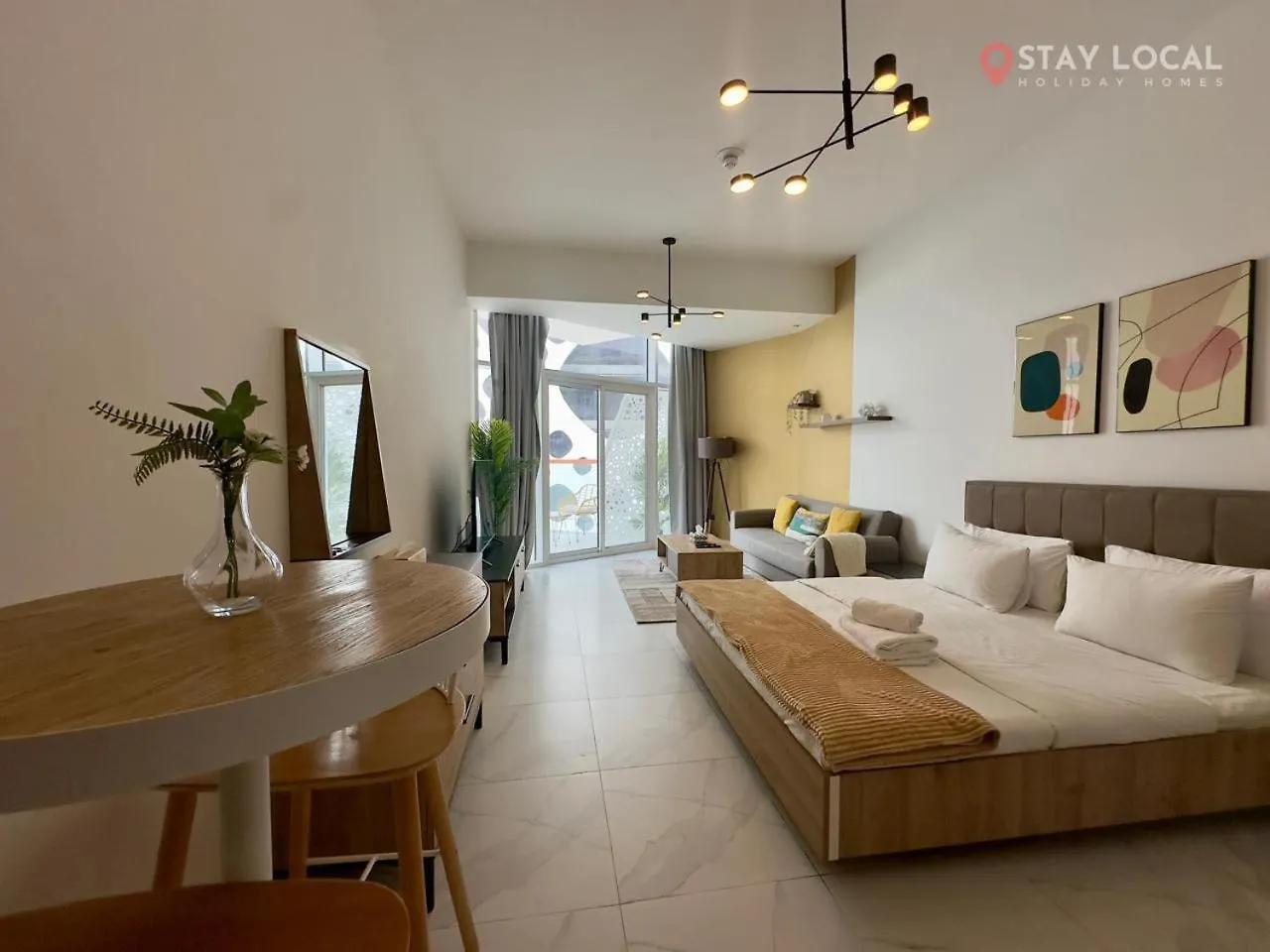Iconic Studio Canal & Burj View Central, Scenic Serene Dubai United Arab Emirates