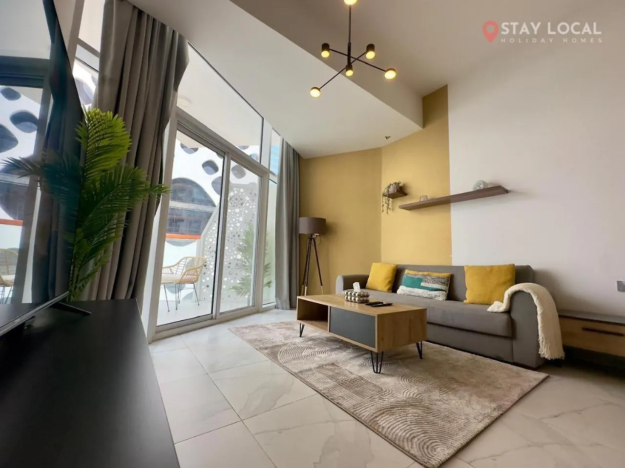 Iconic Studio Canal & Burj View Central, Scenic Serene Dubai Apartment