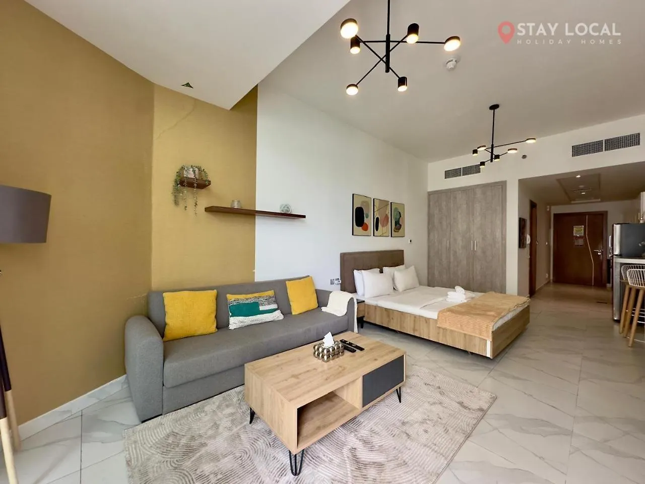 Iconic Studio Canal & Burj View Central, Scenic Serene Dubai Apartment