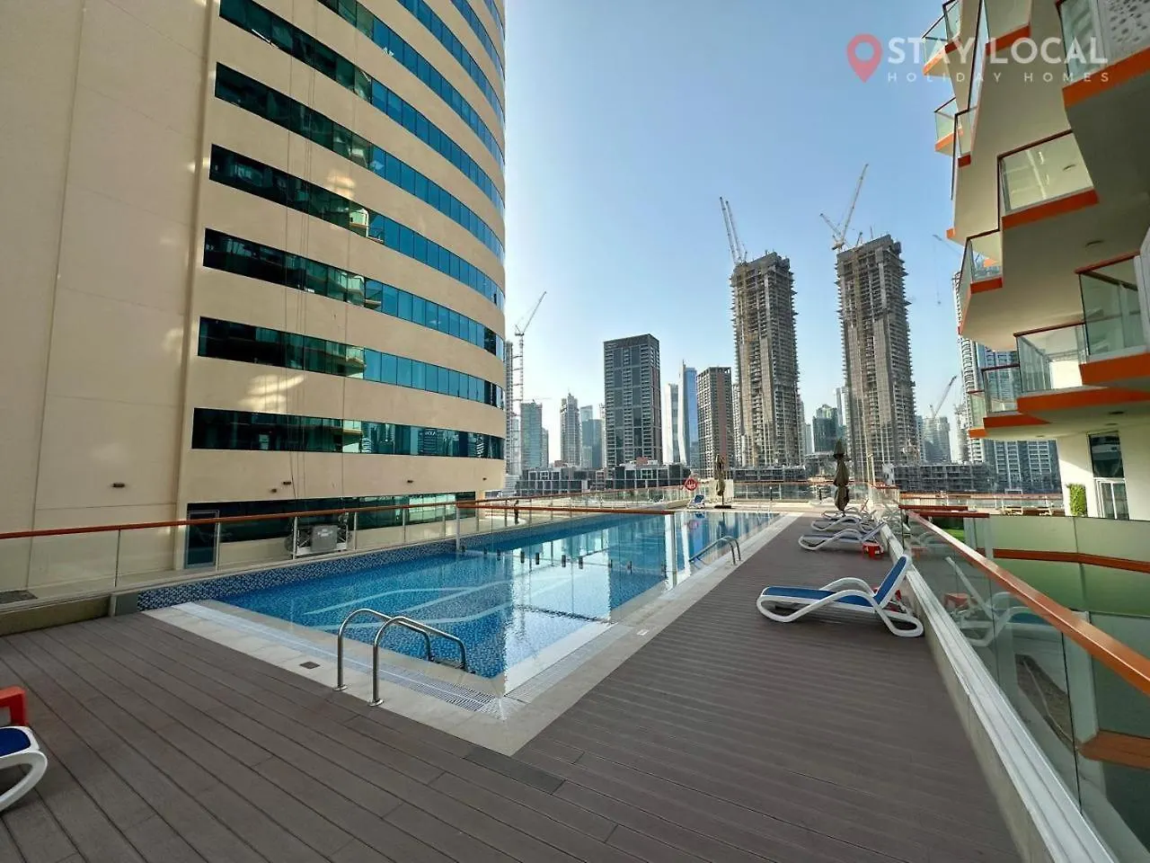 Iconic Studio Canal & Burj View Central, Scenic Serene Dubai