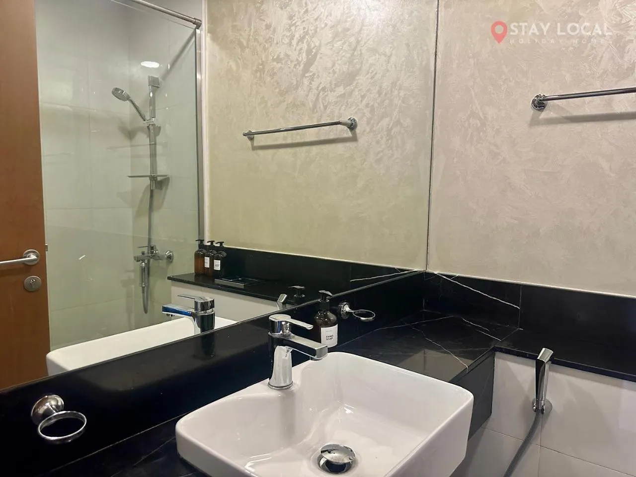 Iconic Studio Canal & Burj View Central, Scenic Serene Dubai 0*,