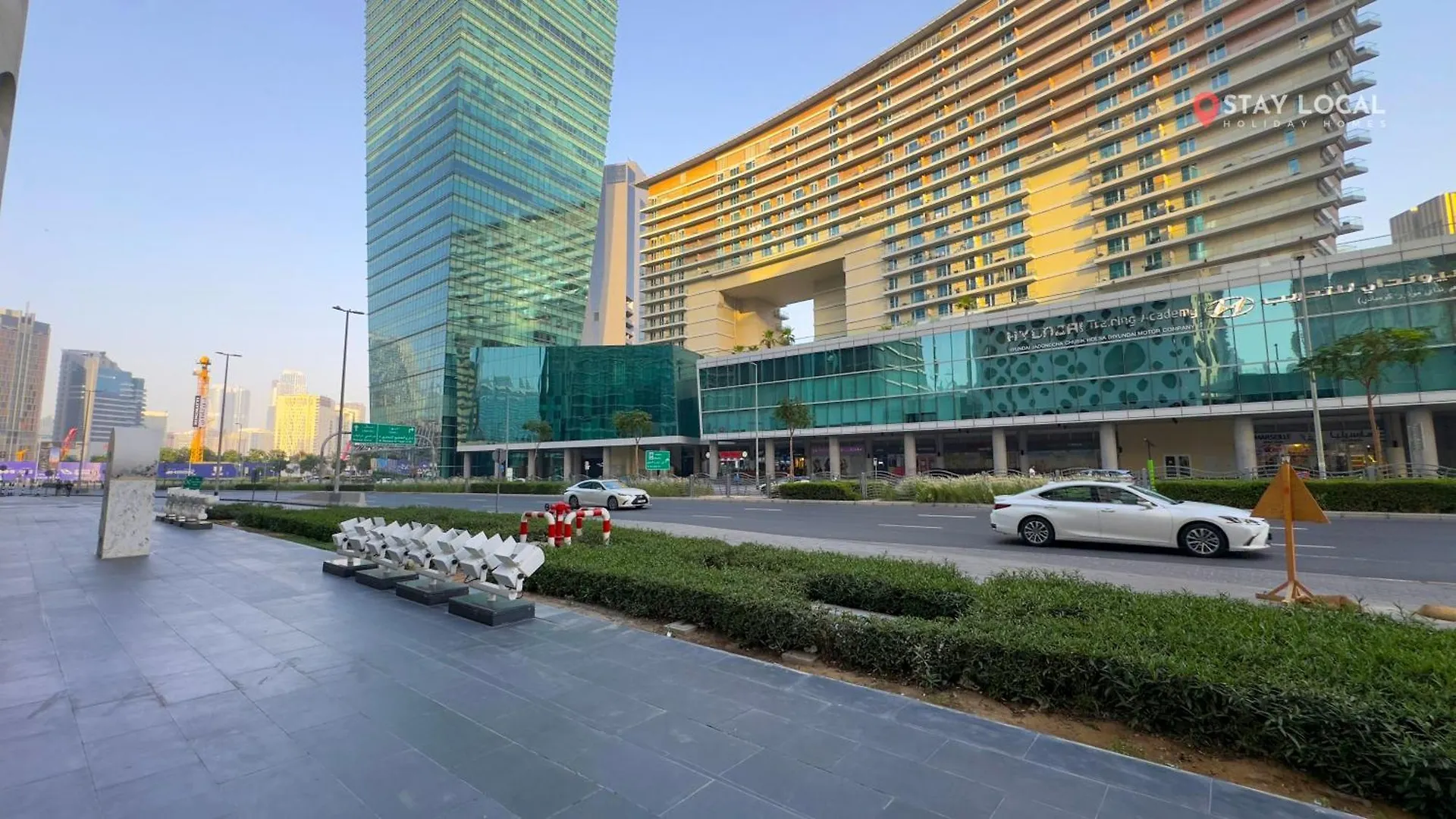 Iconic Studio Canal & Burj View Central, Scenic Serene Dubai