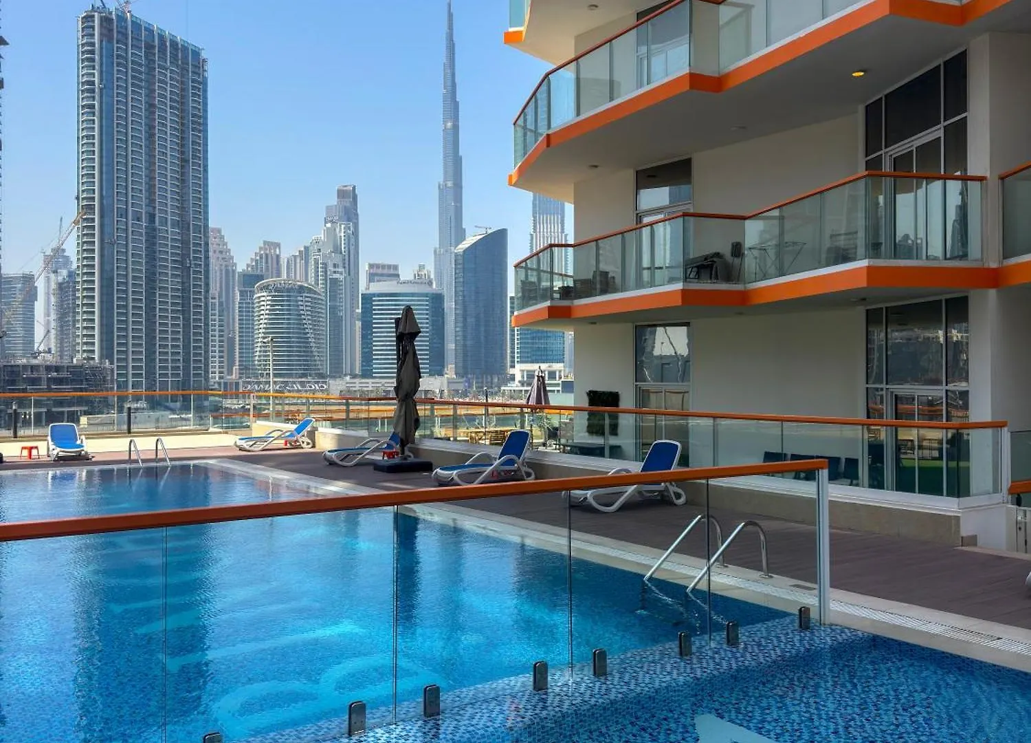 Iconic Studio Canal & Burj View Central, Scenic Serene Dubai