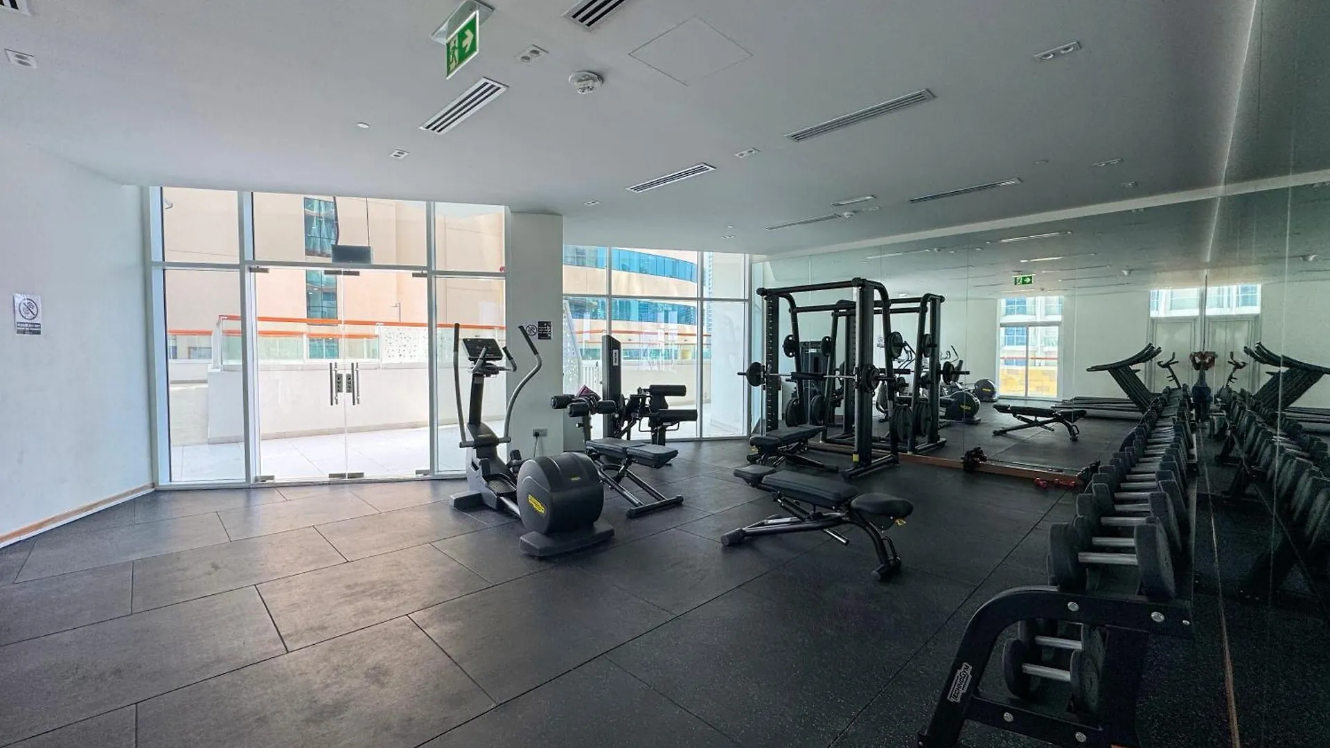 Apartment Iconic Studio Canal & Burj View Central, Scenic Serene Dubai