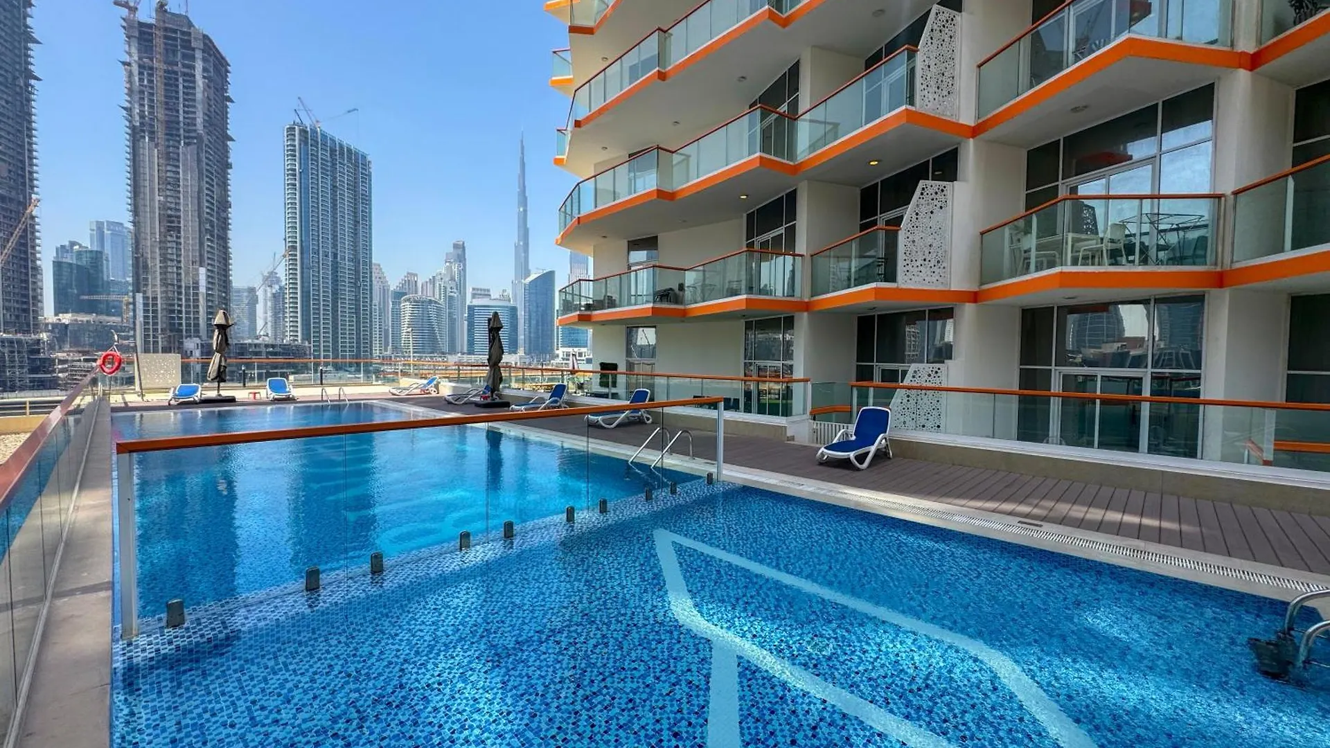 Iconic Studio Canal & Burj View Central, Scenic Serene Dubai United Arab Emirates