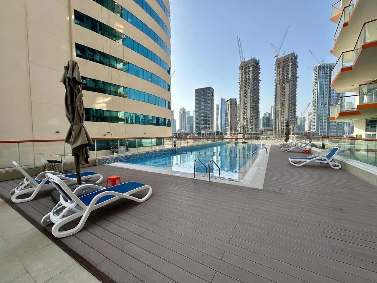 Iconic Studio Canal & Burj View Central, Scenic Serene Dubai