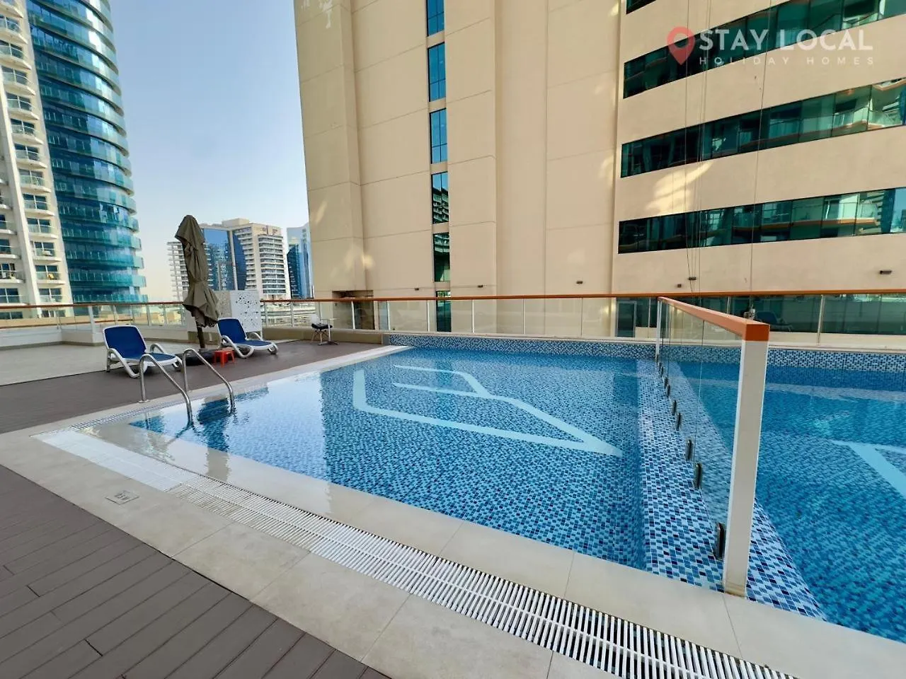 Iconic Studio Canal & Burj View Central, Scenic Serene Dubai Apartment